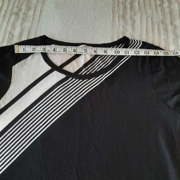 Soft classic knit tunic sweater - Picture 7 of 9